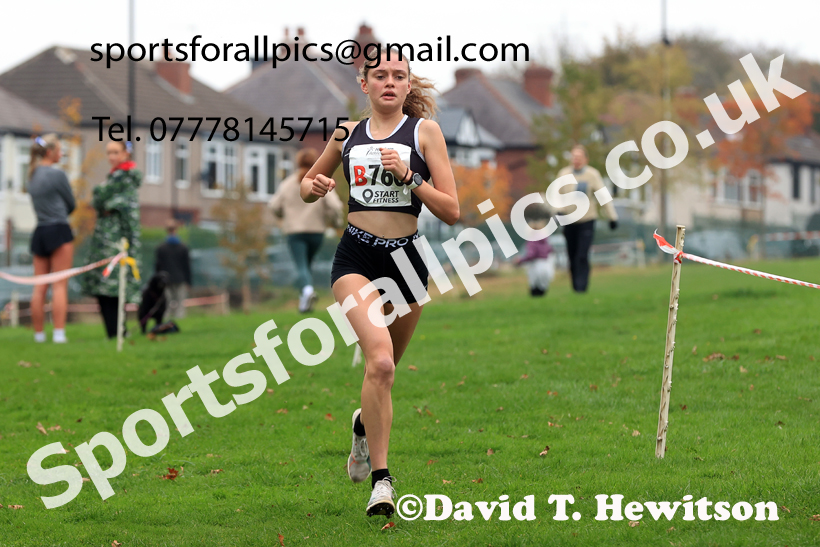 Womens Under-17s relay, 2025 Northern Cross Country Relays, Graves Park, Sheffield. Photo: David T. Hewitson/Sports for All Pics